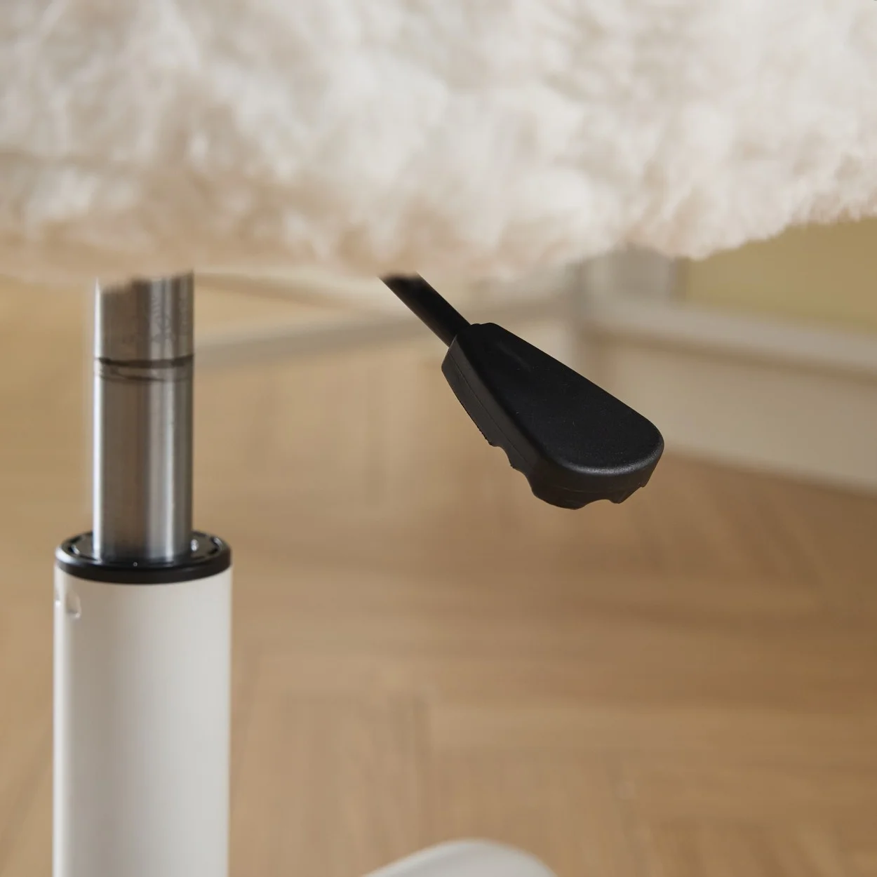 Furniture Office Chair,  Artificial Rabbit Hair Makeup Vanity Chair Chair, 360 Comfy Swivel Armchair with Wheels, Modern Height Adjustable Cute Vanity Chair for Living Room Small Spaces Pink