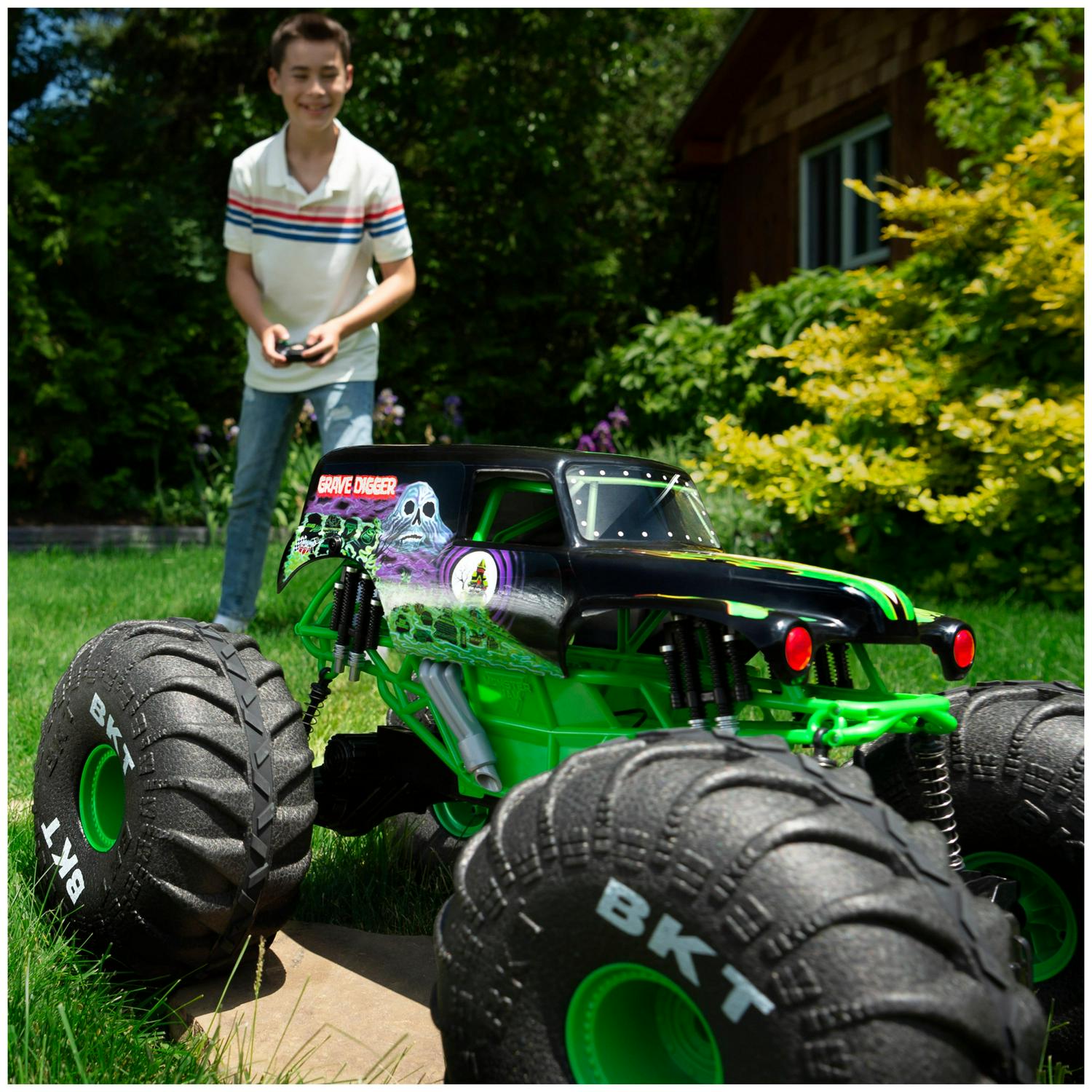 Monster Jam. Official Mega Grave Digger All-Terrain Remote Control Monster Truck with Lights. 1:6 Scale. Kids Toys for Boys and Girls Ages 4-6+