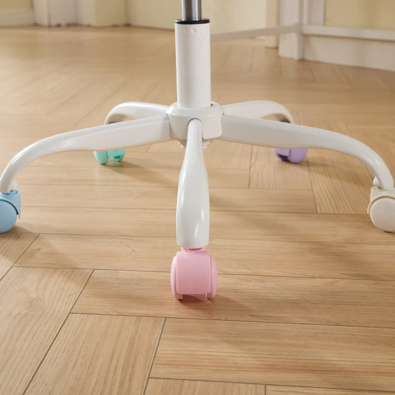 Furniture Office Chair,  Artificial Rabbit Hair Makeup Vanity Chair Chair, 360 Comfy Swivel Armchair with Wheels, Modern Height Adjustable Cute Vanity Chair for Living Room Small Spaces Pink