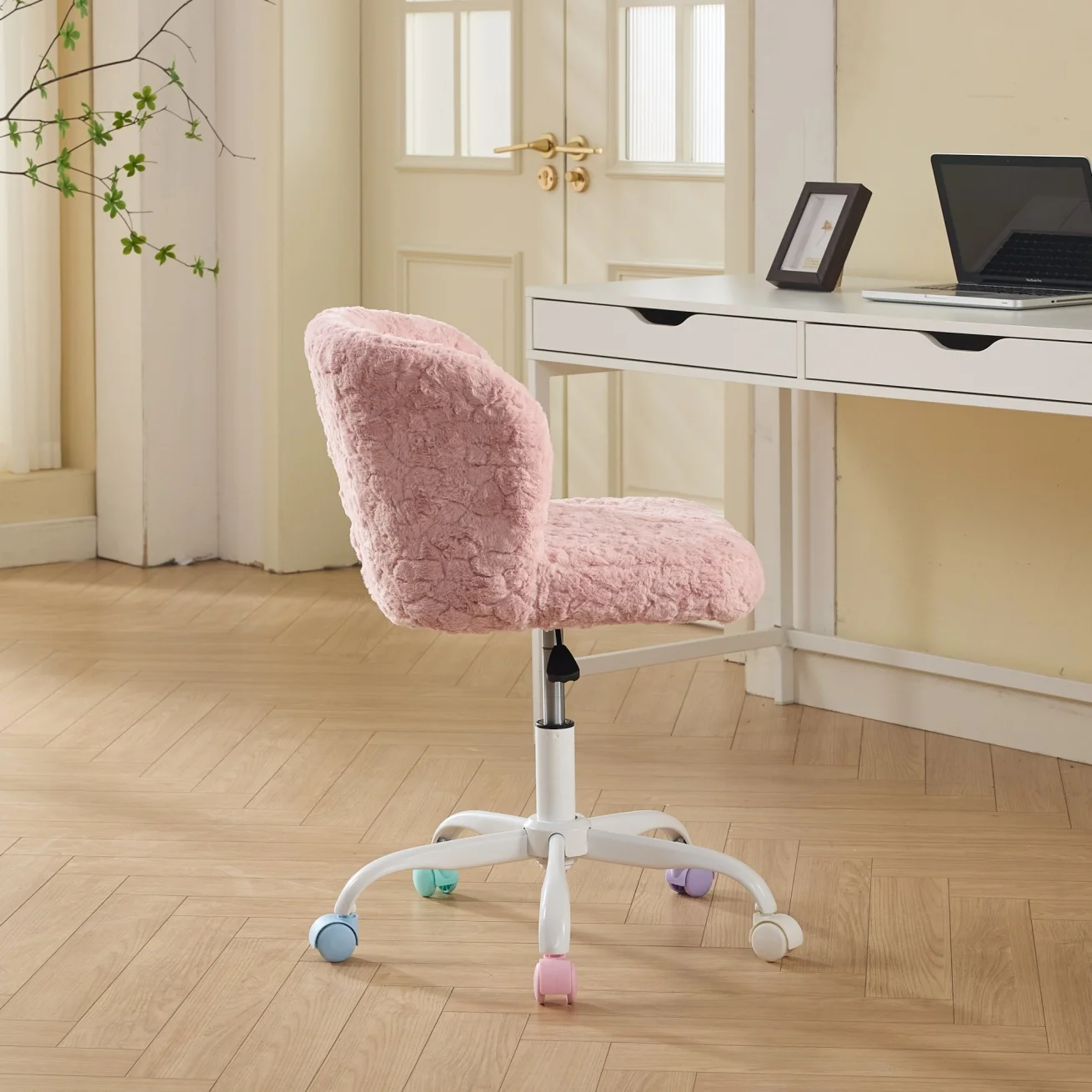 Furniture Office Chair,  Artificial Rabbit Hair Makeup Vanity Chair Chair, 360 Comfy Swivel Armchair with Wheels, Modern Height Adjustable Cute Vanity Chair for Living Room Small Spaces Pink